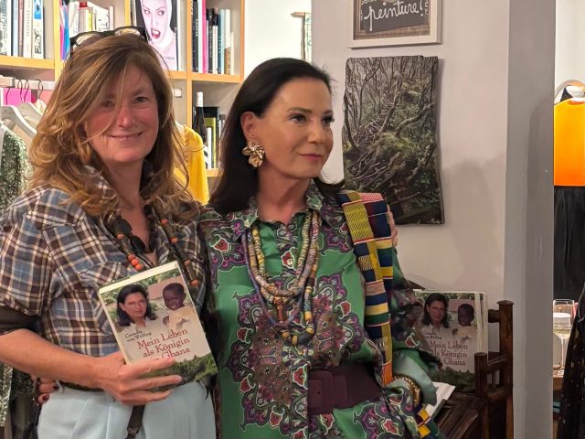 DIENSTAG REVIEW: DIE KÖNIGIN IN GHANA